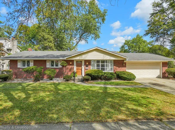 34112 Grove Dr, Livonia, MI 48154