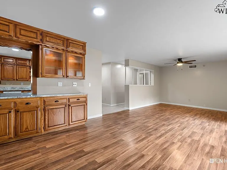 4202 Meadowbrook Dr — Photo 10
