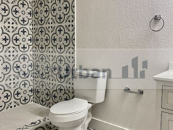 4th image of 510 Charlotte St