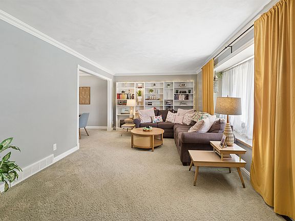4th image of 742 Mequon Ave