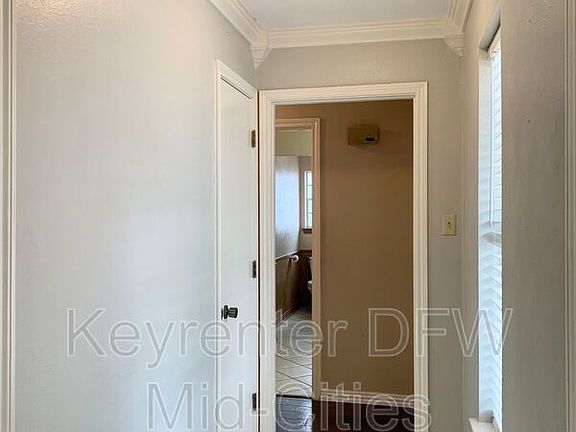 3rd image of 505 E Scotland Dr