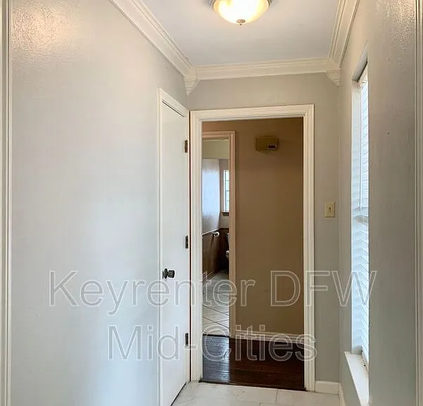 505 E Scotland Dr — Photo 3