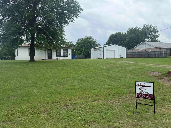 604 E 1820th Rd, Comanche, OK 73529