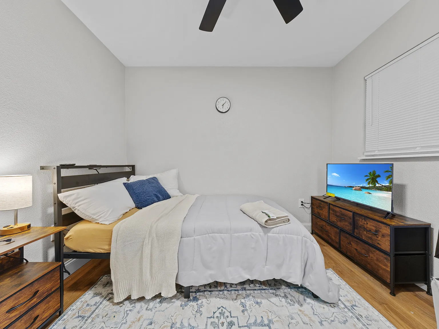 7 bed, 1276 sqft, $800 — Photo 4
