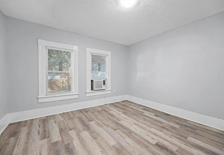 1648 W 36th St #1 — Photo 15