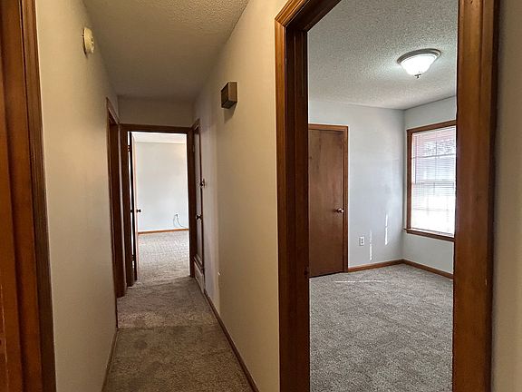 4th image of 4952 Clear Creek Dr