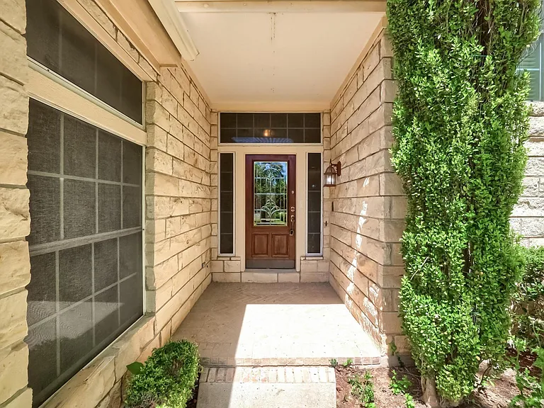 9904 Mariah Cv — Photo 3