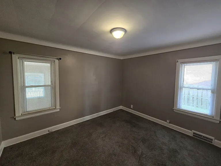 9657 E Outer Dr #1 — Photo 13