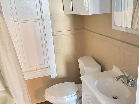 3rd image of 1415 E 47th St #1