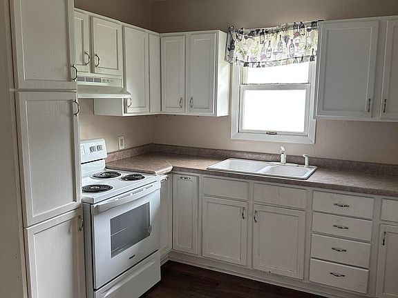 4th image of 107 5th Ave S
