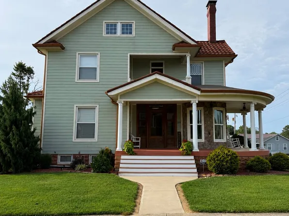 202 W 1st St, Flat Rock, IL 62427