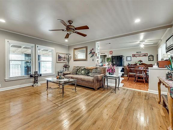 4th image of 519 N Grand Ave