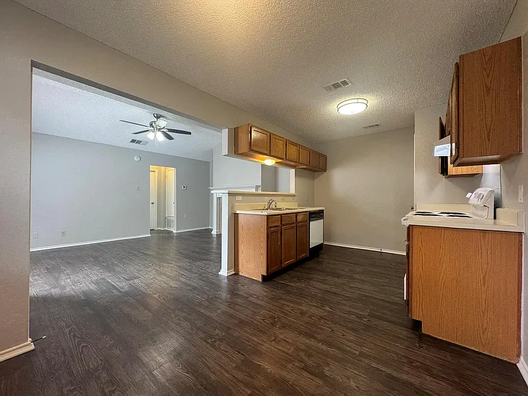 522 Cutty Trl #B — Photo 9