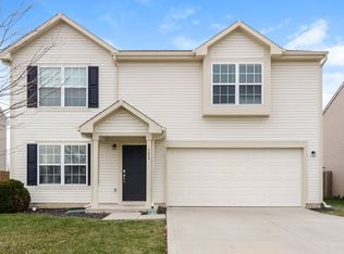 508 Grassy Bend Dr, Greenwood, IN 46143