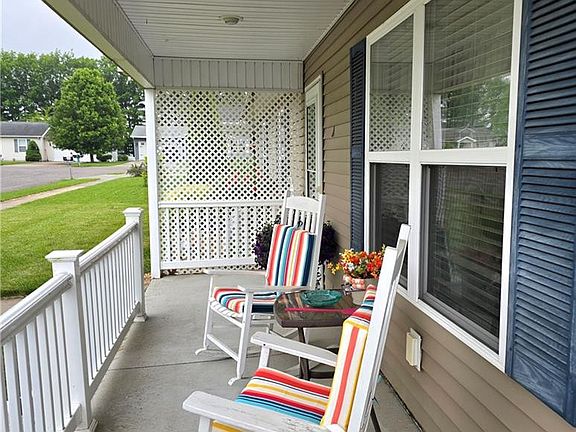 3rd image of 314 Dogwood Ln