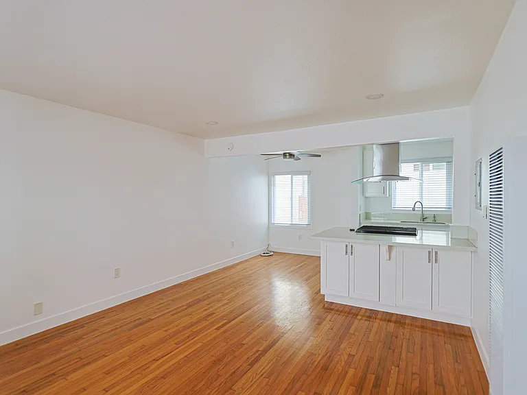 70 Roycroft Ave #B — Photo 3