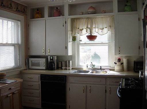 3rd image of 1112 E Ewing Ave