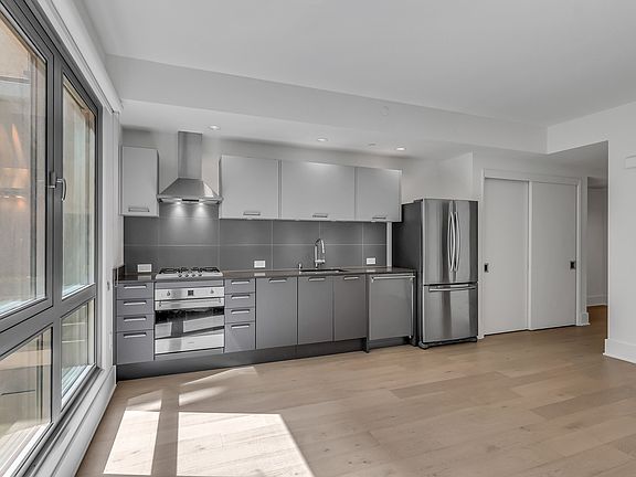2nd image of 1075 Market St Unit 305