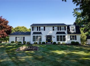 1 Walnut Grv, Pittsford, NY 14534