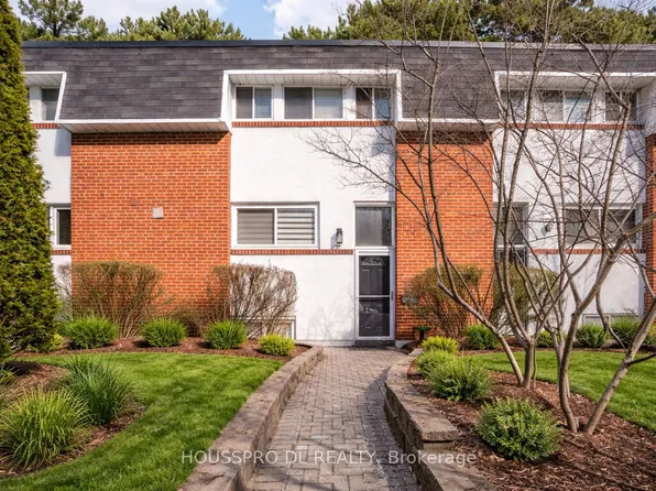 90 George Henry Blvd #17, Toronto, ON M2J 1E7