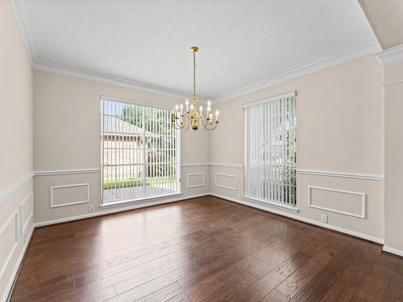 5 bed, 3.5 bath, 3135 sqft, $2,995 — Photo 4