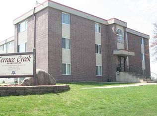 302 6th St SW APT 105, Kasson, MN 55944