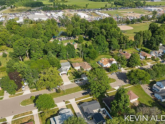 4th image of 627 Hall Blvd