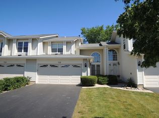 702 Sturnbridge Ln, Schaumburg, IL 60173