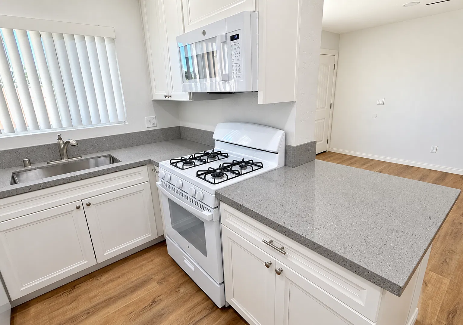 3860 Cherokee Ave #1-9* - 3022L — Photo 3