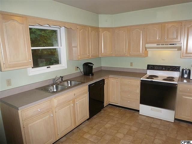 2nd image of 205 Rattling Rock Rd
