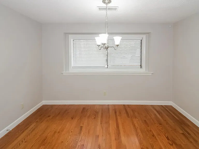 2224 Burlingate Dr — Photo 7