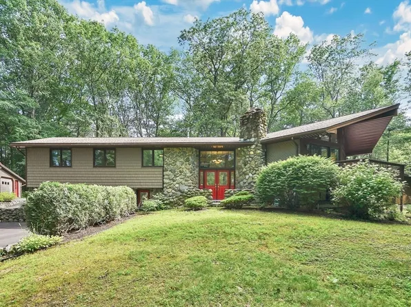 215 Barry St, Feeding Hills, MA 01030