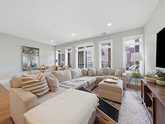 4th image of 2114 W Rice St #4P