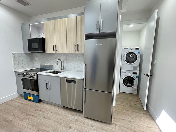 4th image of 215 Montrose Ave Floor 2