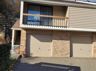 160 Overlook Dr #2902, Clinton, NJ 08809