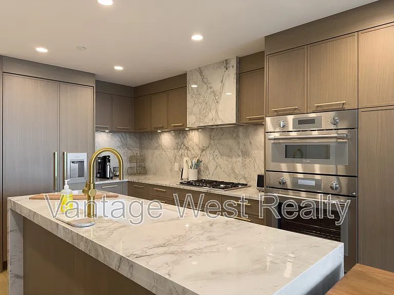 3800 Capozzi Rd #806 — Photo 20