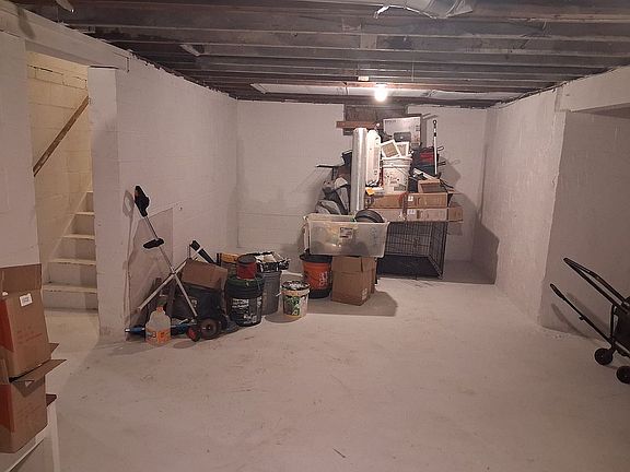 4th image of 430 W Austin Ave