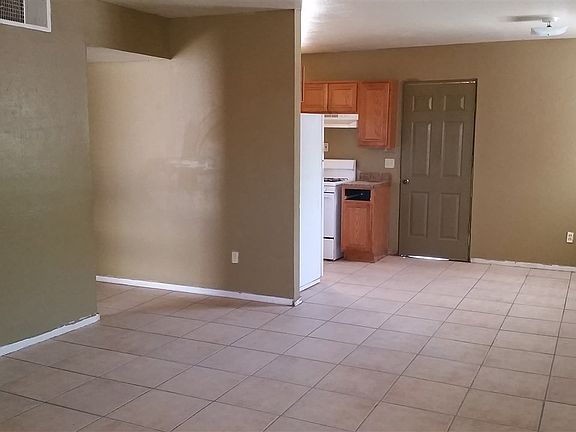 3rd image of 1085 W Kofa Ct