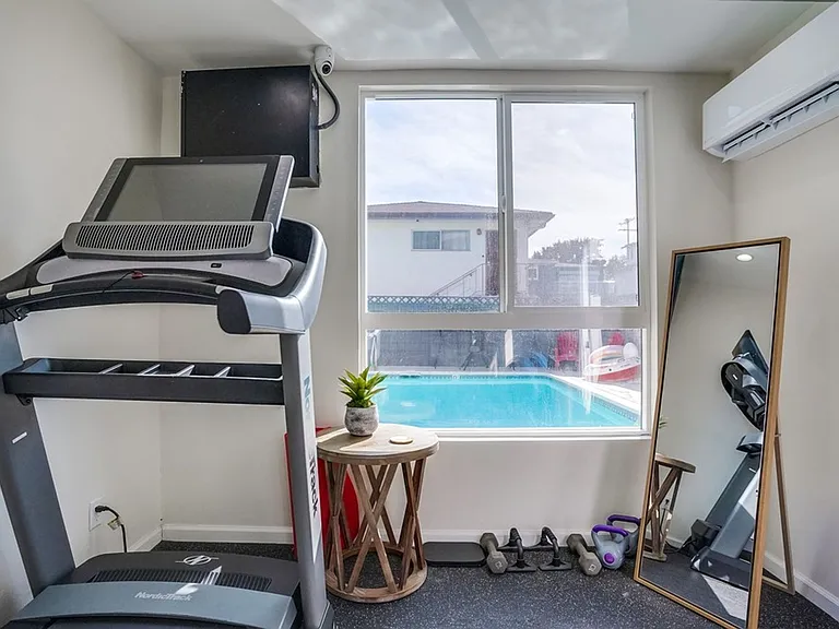 Retro Style Apartment Building with Pool and Gym - Secure, Modern and Lease-Ready! — Photo 9