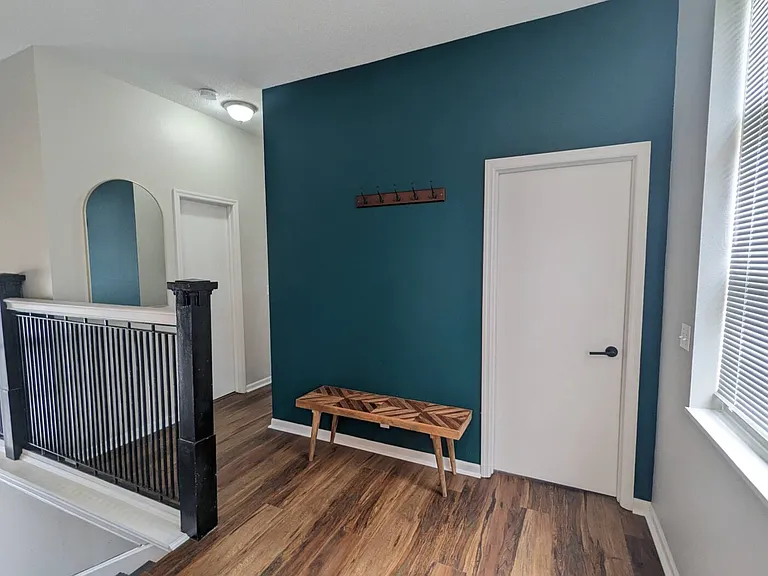 Fifth Avenue Apartments — Photo 14
