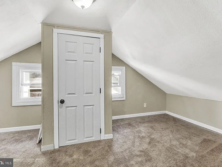 2369 Canby St — Photo 11