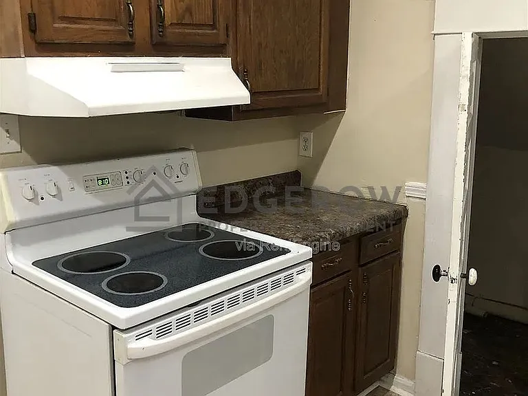 939 Tamarack Ave NW #2 — Photo 4