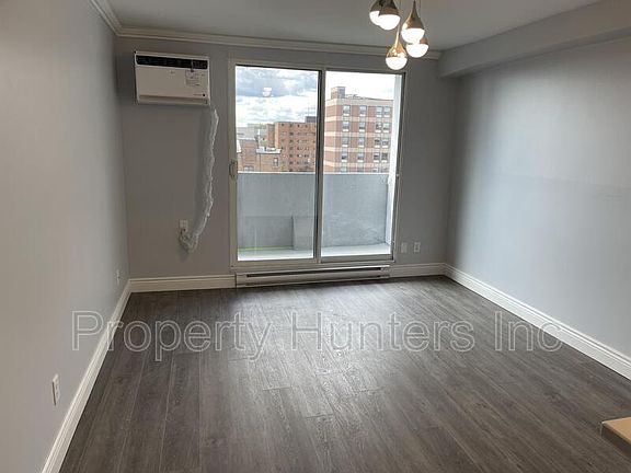 3rd image of 150 Park St W #614