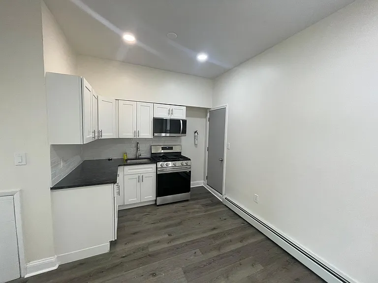 704 S 5th St #2 — Photo 12