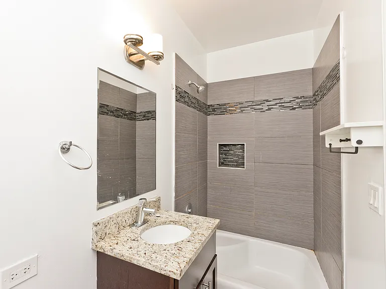 2246 W Belden Ave — Photo 15