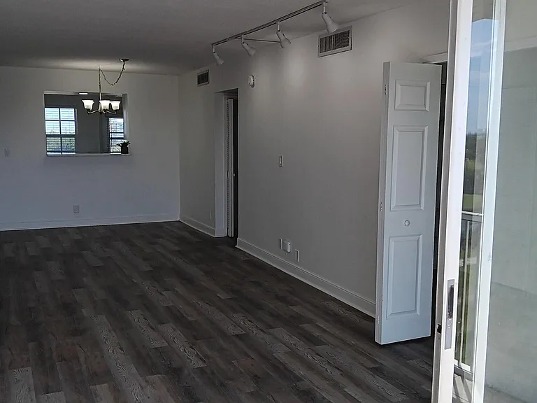 3050 N Palm Aire Dr #702 — Photo 12