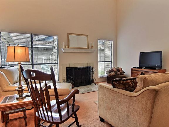 4th image of 2425 Woodway Dr