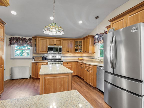 3rd image of 246 Acton Rd
