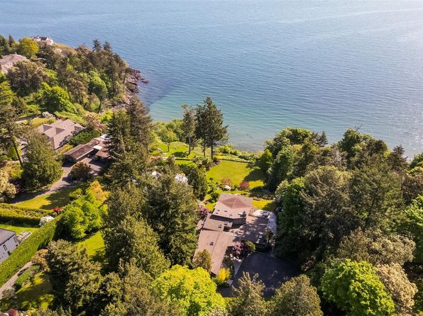 2248 Arbutus Rd, Saanich, BC V8N 1V3