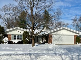 920 Eden Dr, Schaumburg, IL 60195